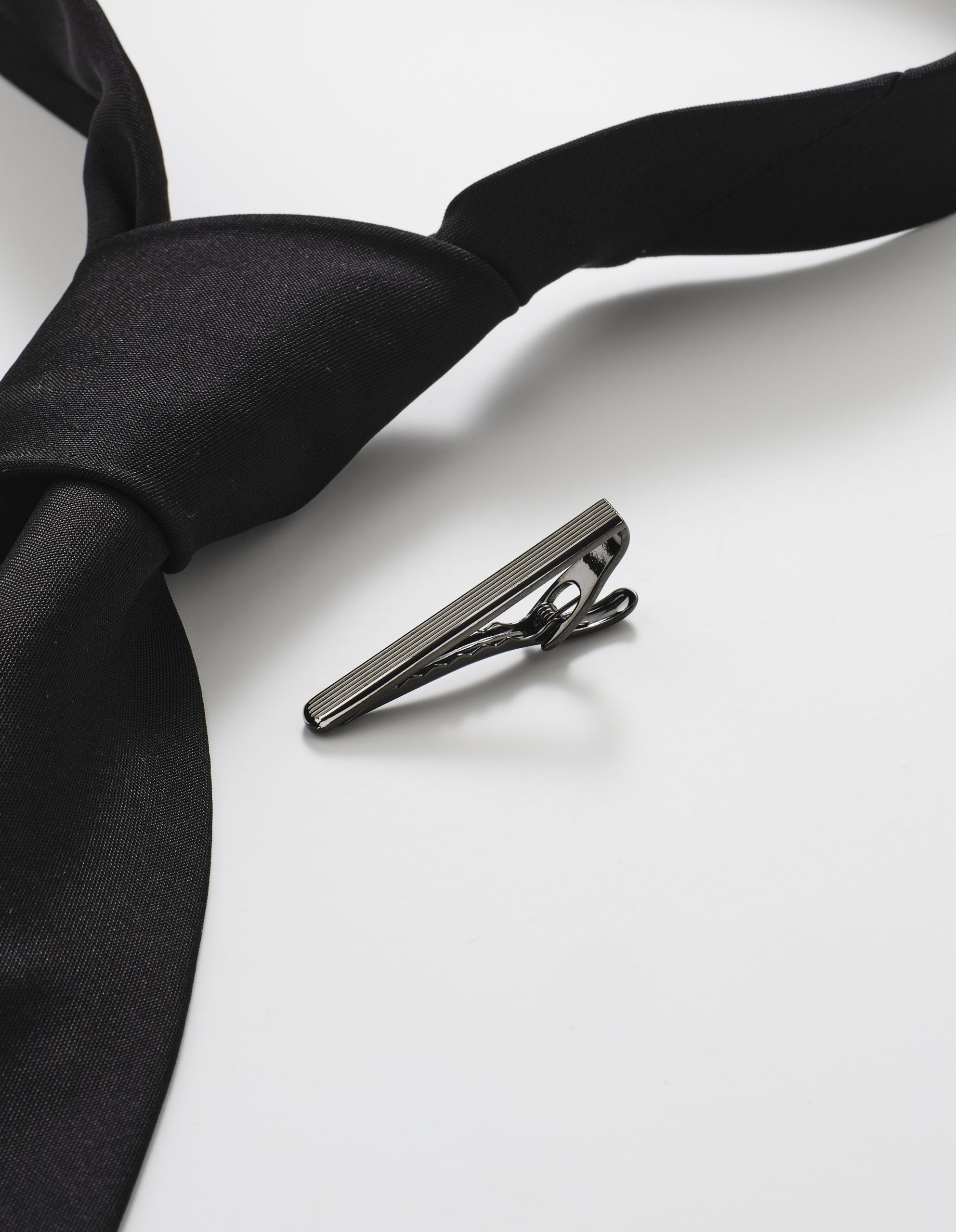 Gun Metal Ribbed Plated Tie Bar